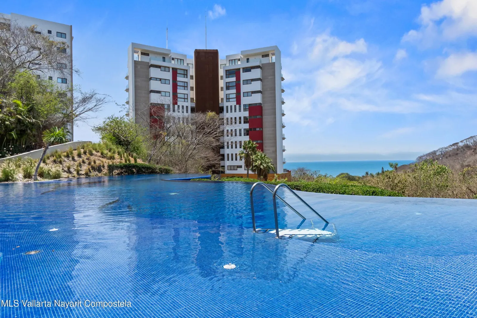 Alamar tower and the pool, in La Cruz