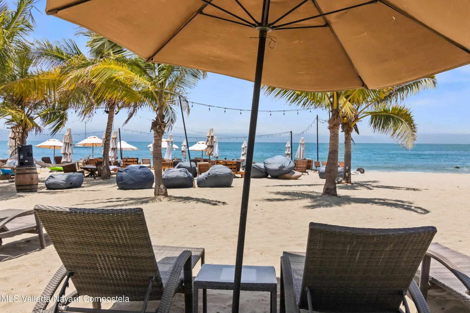Alamar beach club, facing the sea