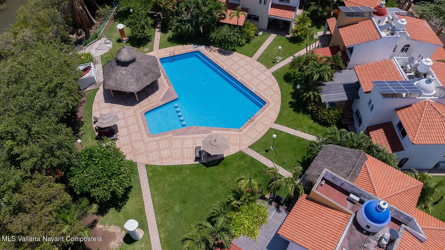 Exterior and pool of Casa 1 Los Almendros