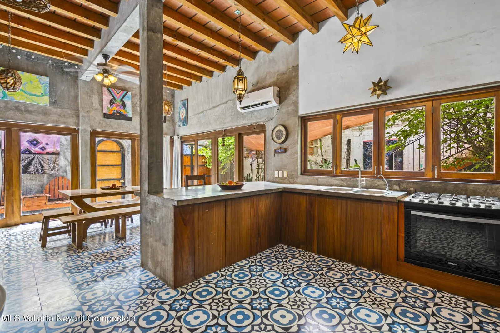 Another bedroom of Casa Cósmica, with a brick ceiling and a turquoise floor.