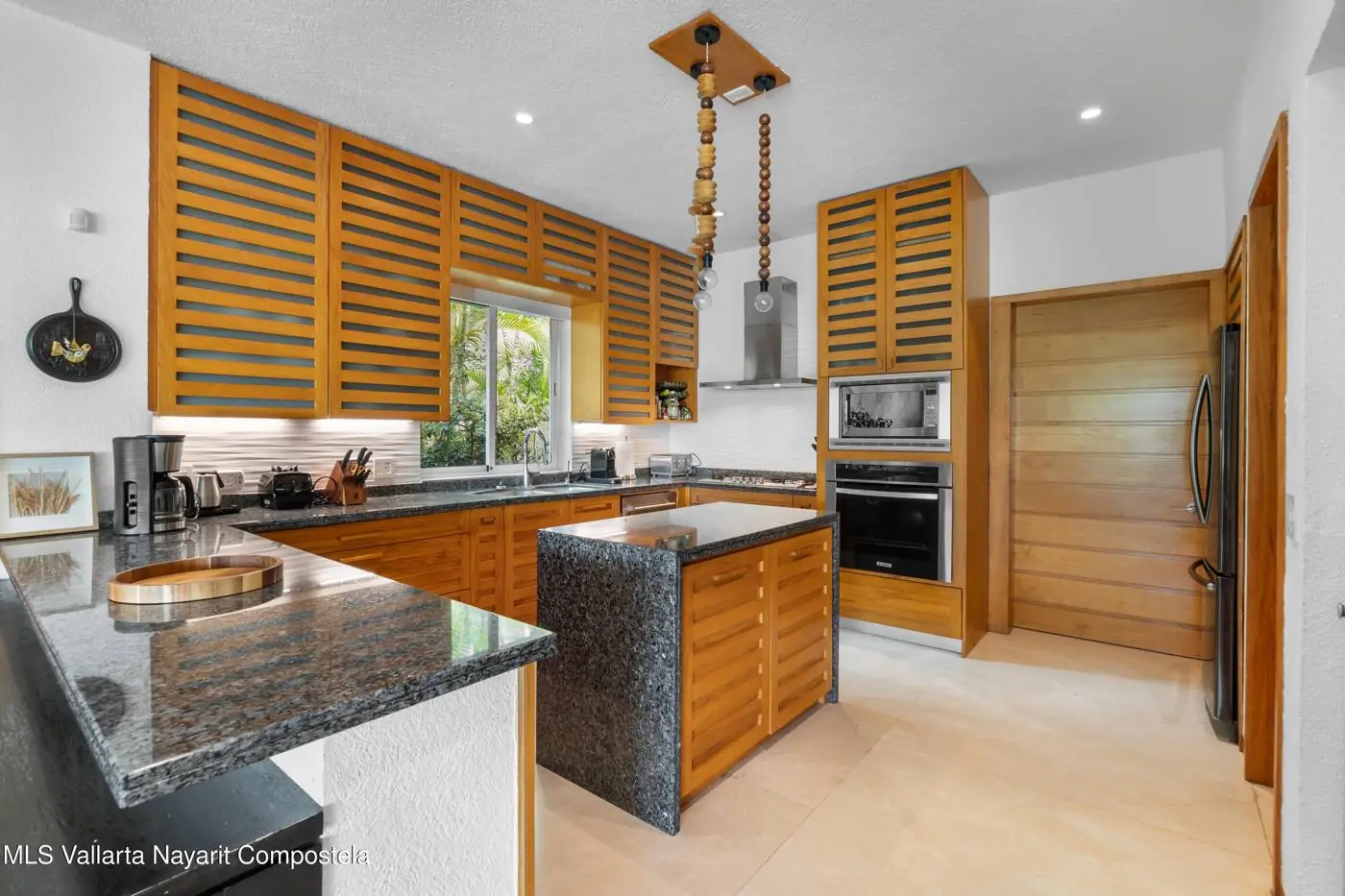 House in El Tigre, photo 3 of 16