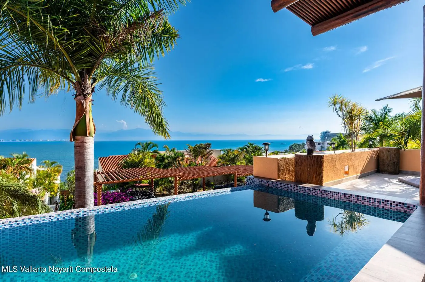 House with infinity pool and ocean view in Punta Esmeralda