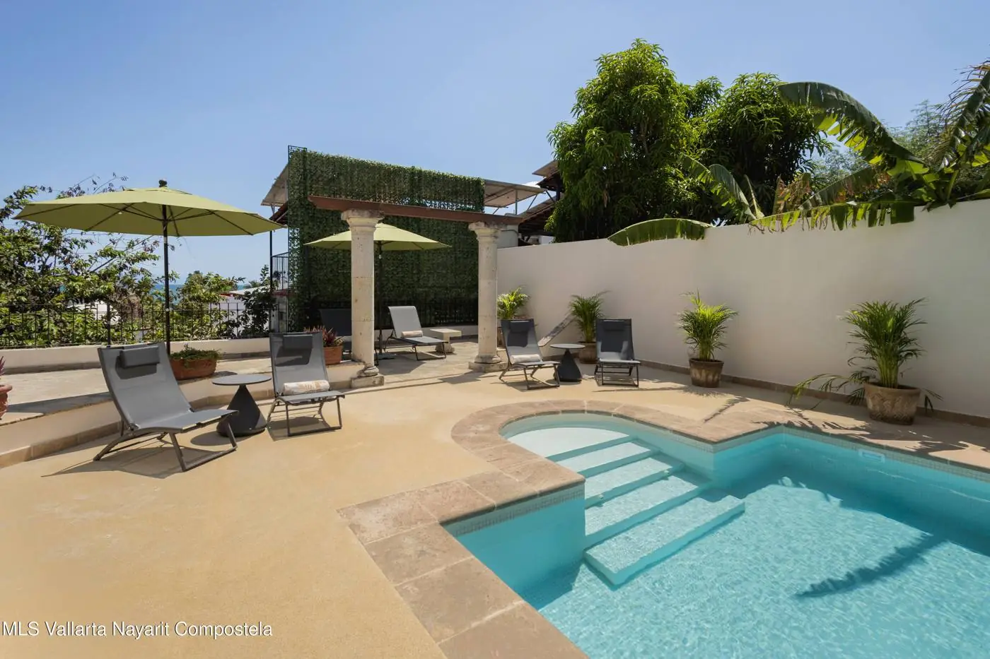 House in Zona Dorada, photo 2 of 16