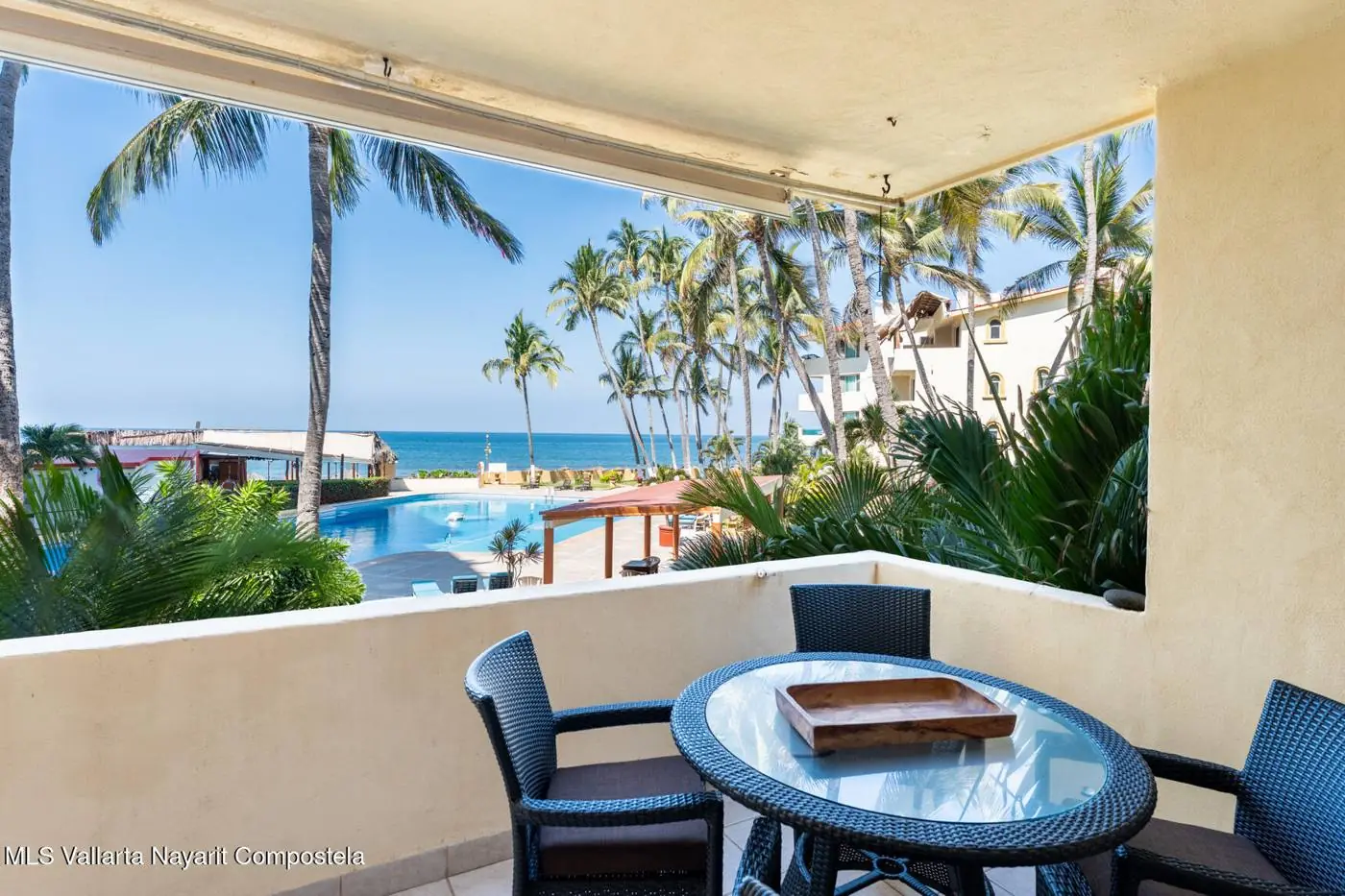 Terrace overlooking the pool and the ocean