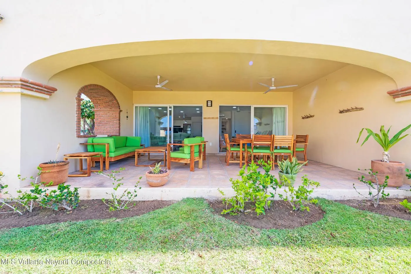Covered terrace with garden