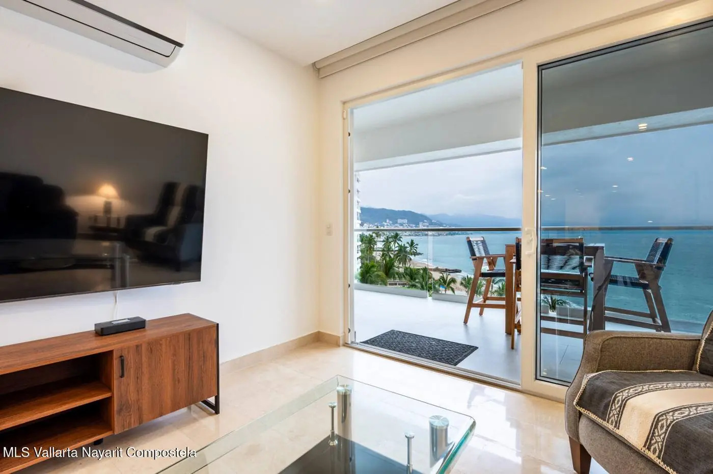 Apartment in Harbor 171, photo 4 of 17
