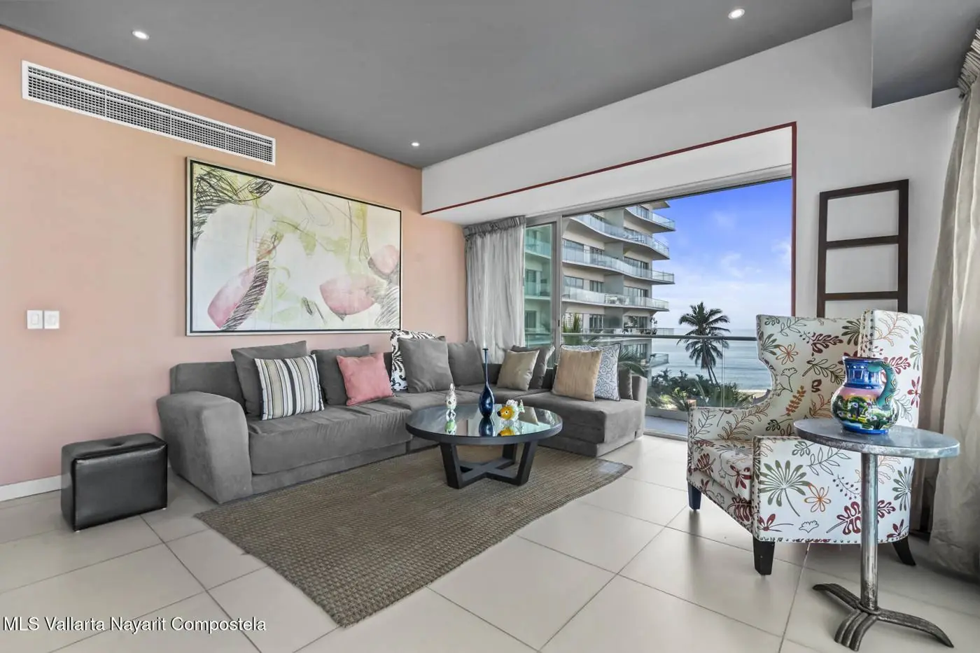Apartment in Icon, photo 1 of 17