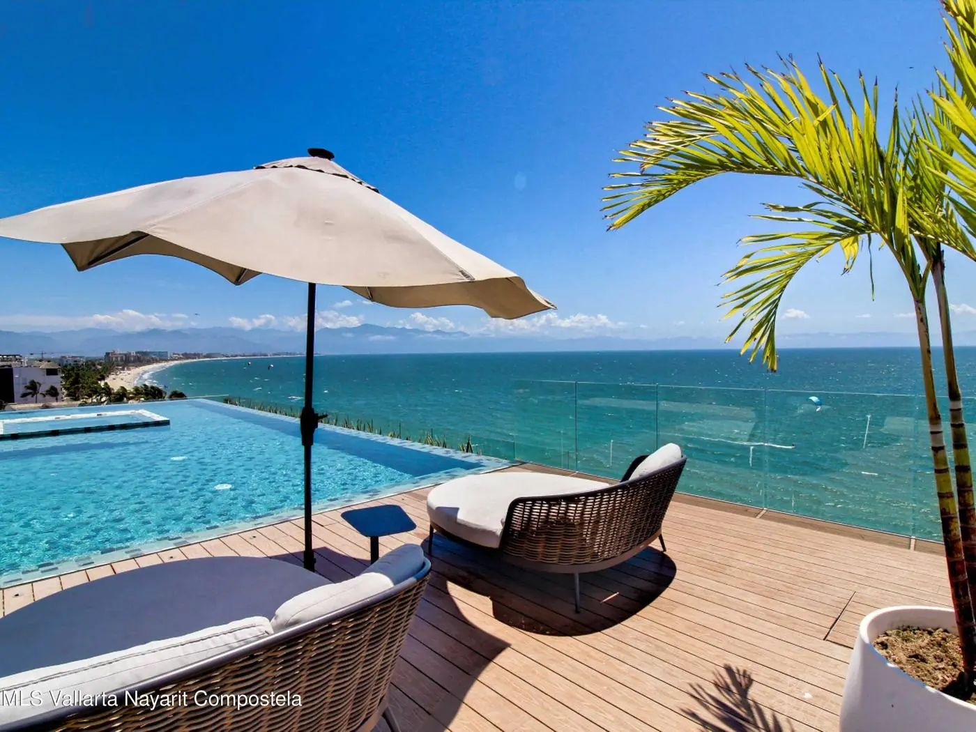 Terrace with infinity pool facing the ocean