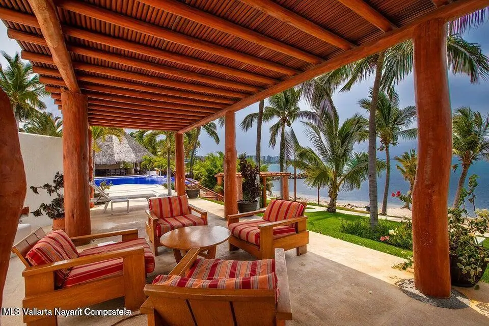 Palapa terrace facing the ocean
