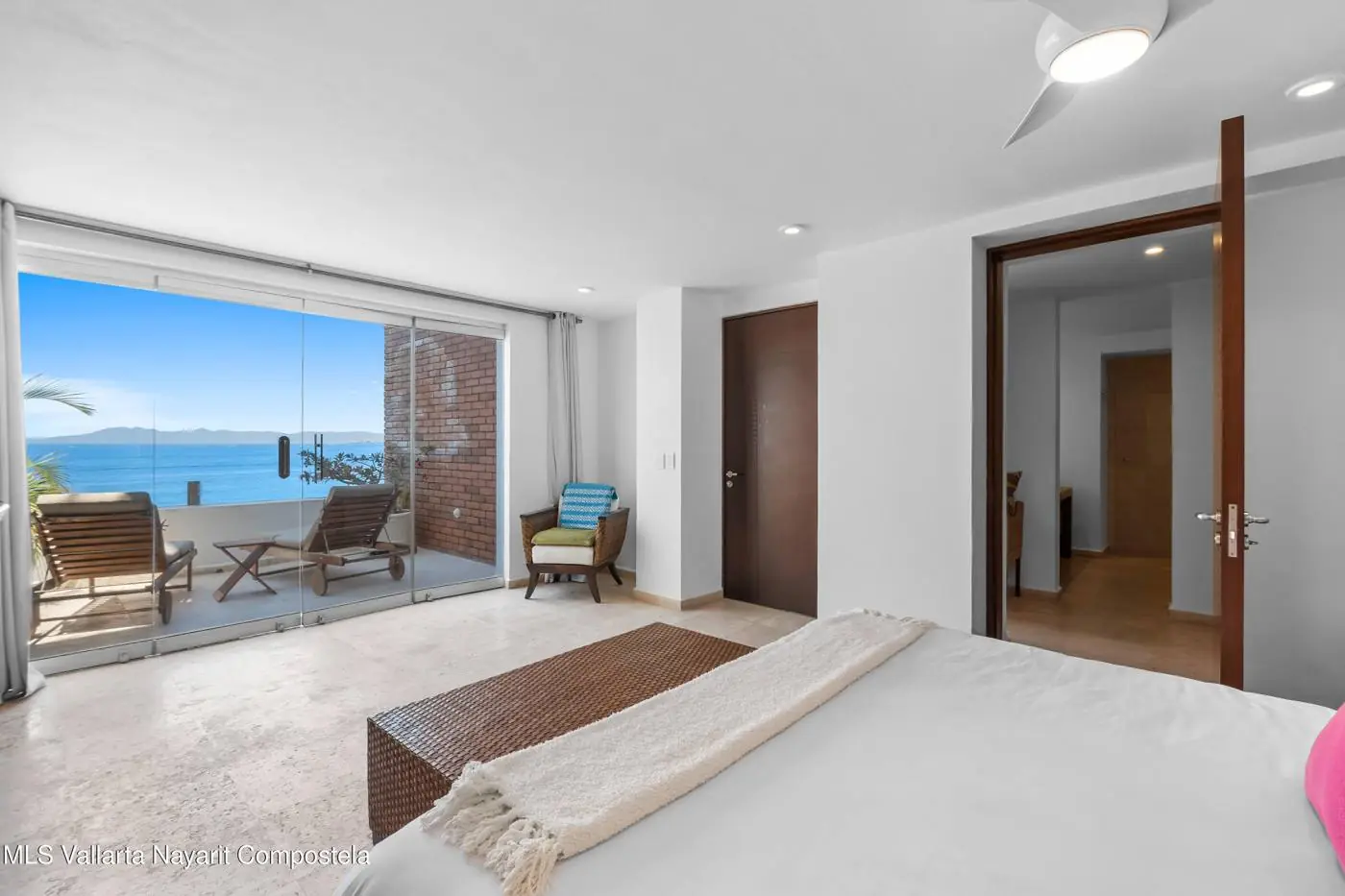Apartment in Santa Barbara Shores, photo 16 of 19