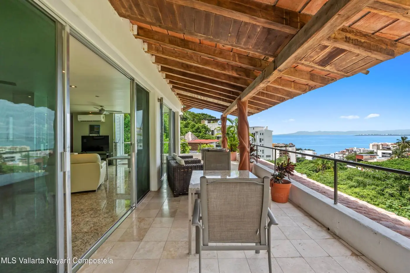 Covered terrace with ocean view