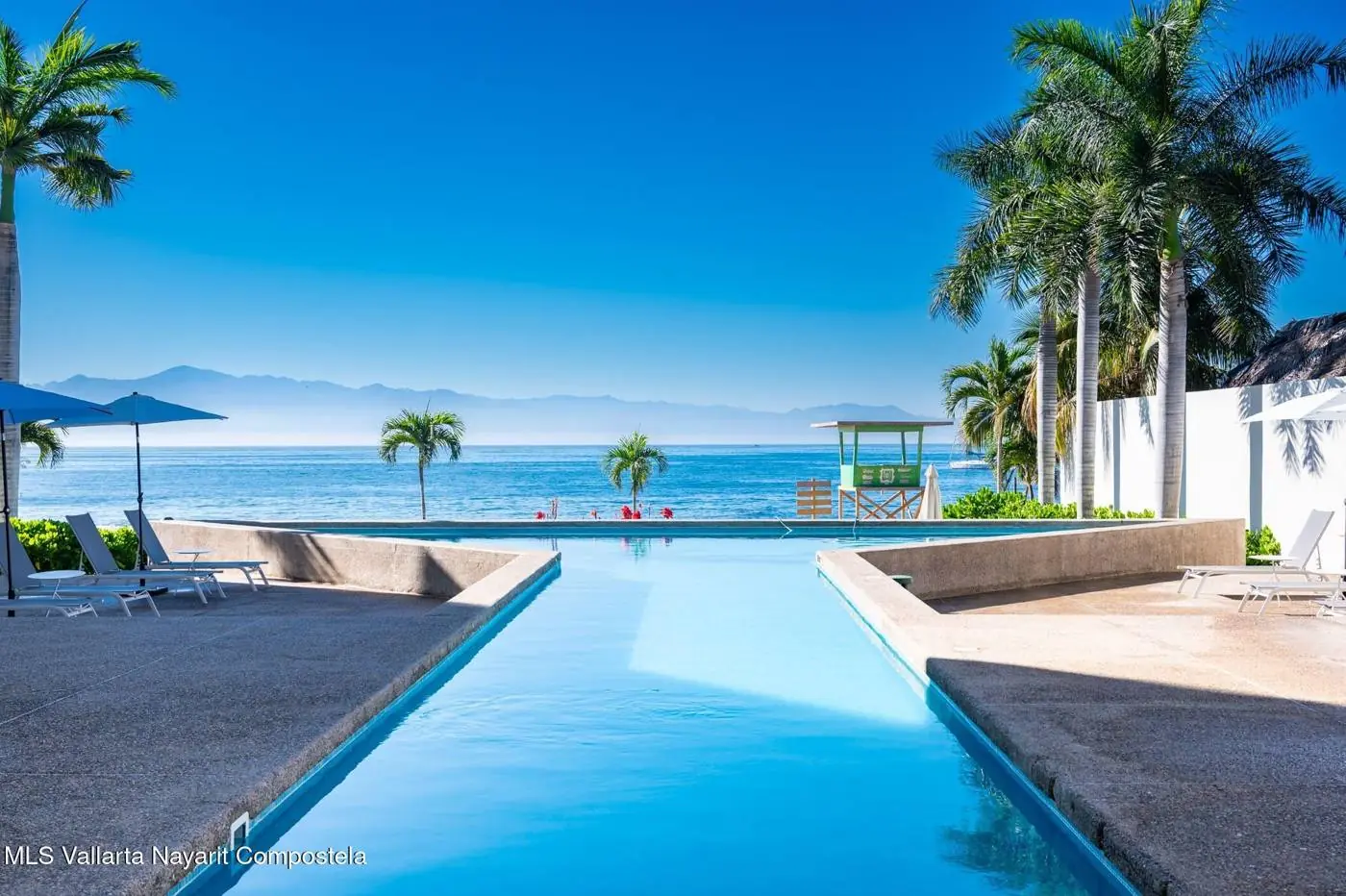 Infinity pool facing the ocean
