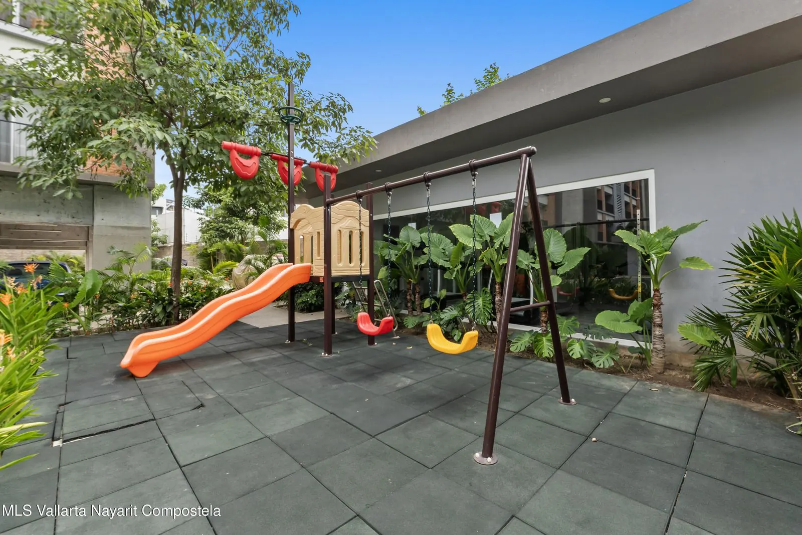 Gym at Distrito Coral