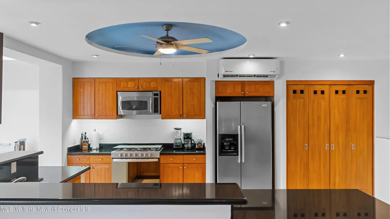 Equipped kitchen of Nadeo A1, with a granite counter