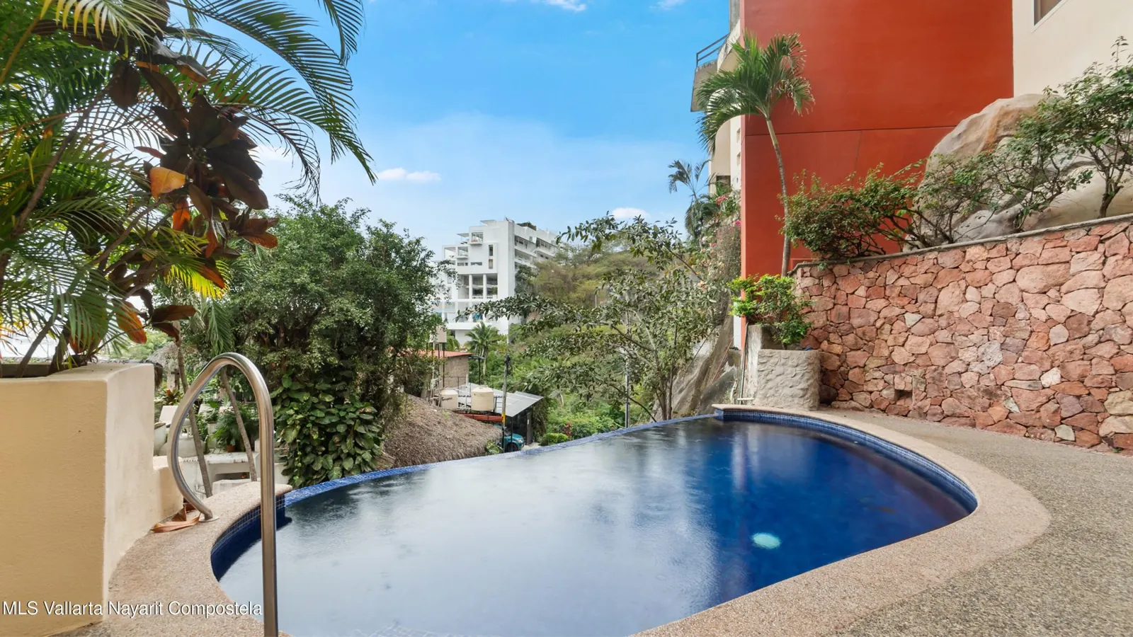 Pool of the Nadeo building in Amapas
